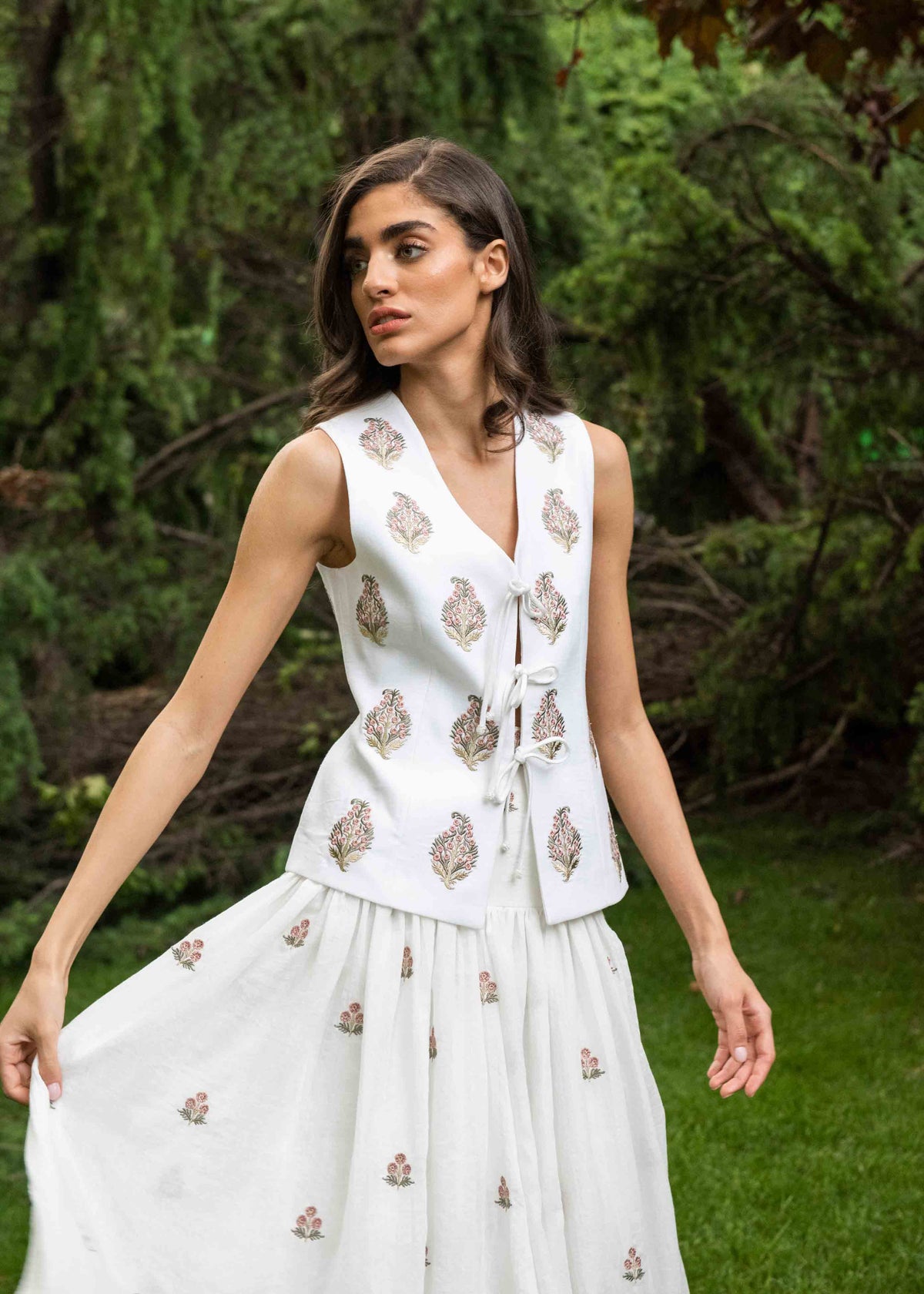 Sarv Vest - White & Pink Outerwear - Vests Rosewater House